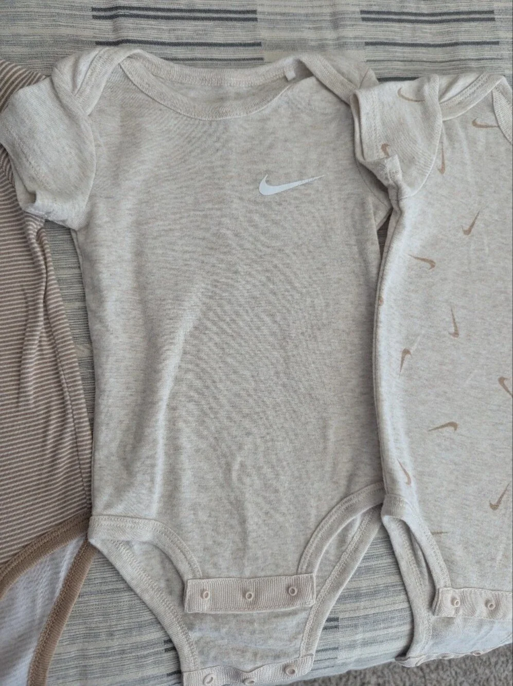 Nike Neutral Baby Bodysuit 3piece Set- 9m